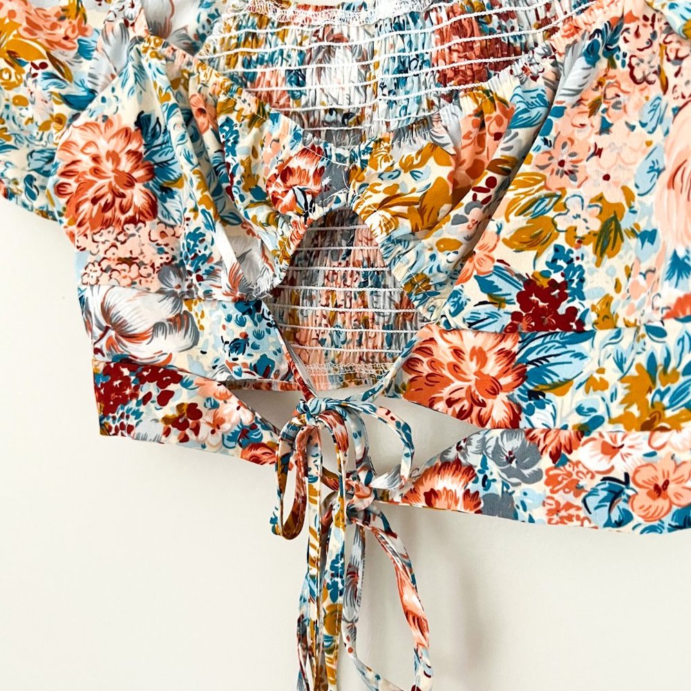 🌸3/$15 🌸 Shein | Cut Out Tie Front Floral Crop Top - Picture 6 of 8